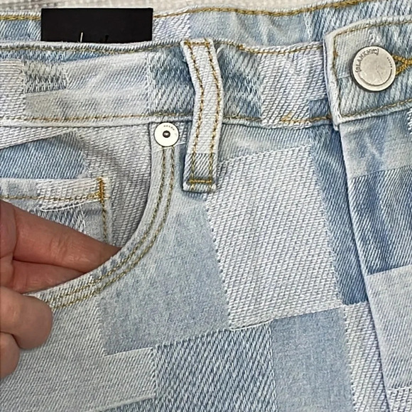 Blank NYC Shorts NWT The Barrow Shorts Patchwork Denim Blue Size 25 - Picture 5 of 9
